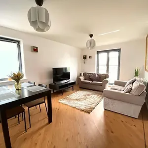  Apartment Lovely 2-bedrooms Step To The